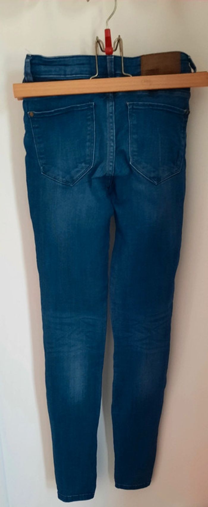 Jean bleu Zara taille 32 - photo numéro 2