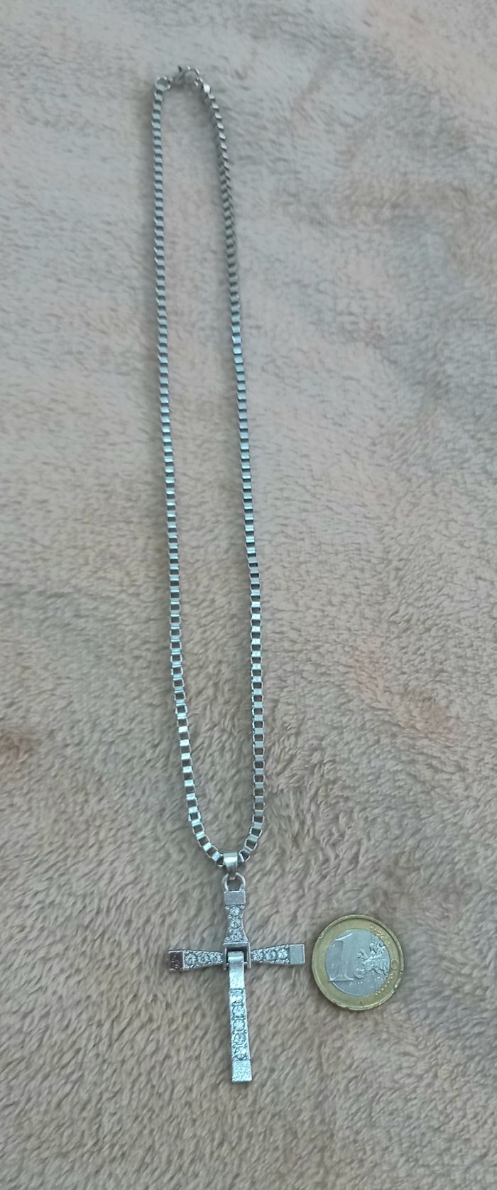 Collier croix fast and furious - photo numéro 2