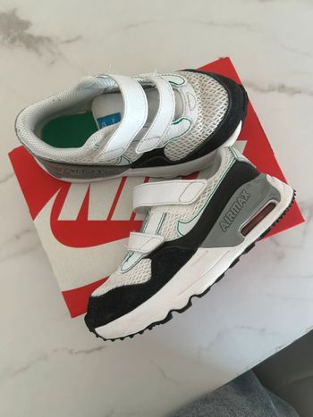 Basket Nike air Max taille 27