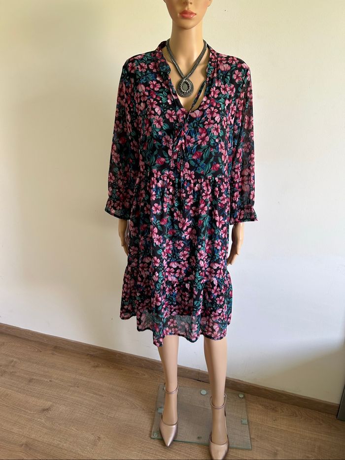 Robe fleurie mi longue LolaLiza taille 46 jamais portée - photo numéro 3