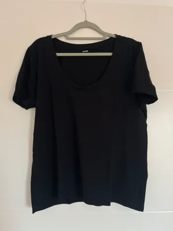 T-shirt col V