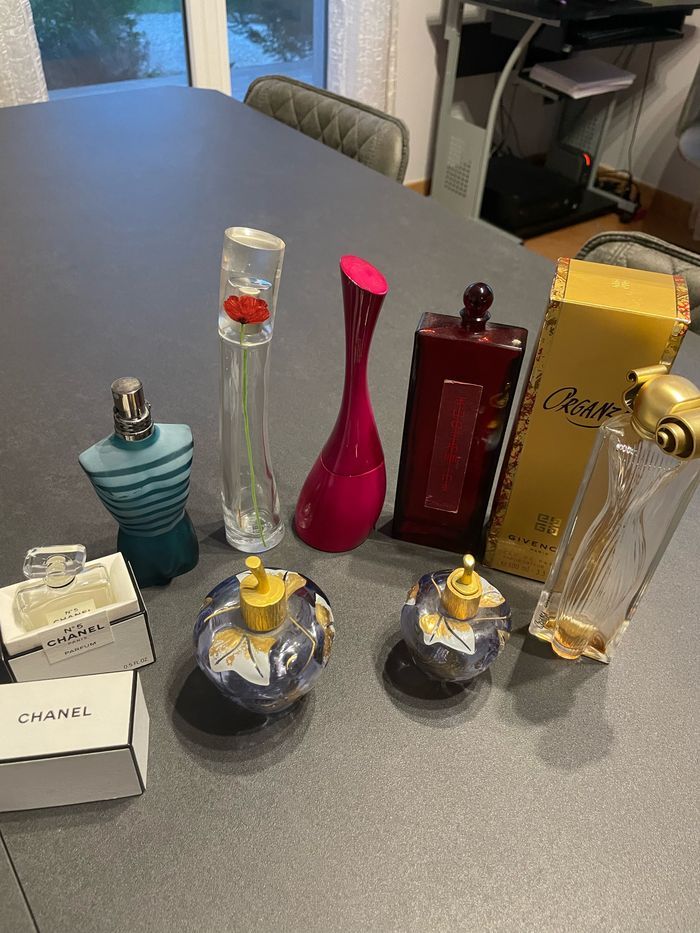Flacons de parfums vides