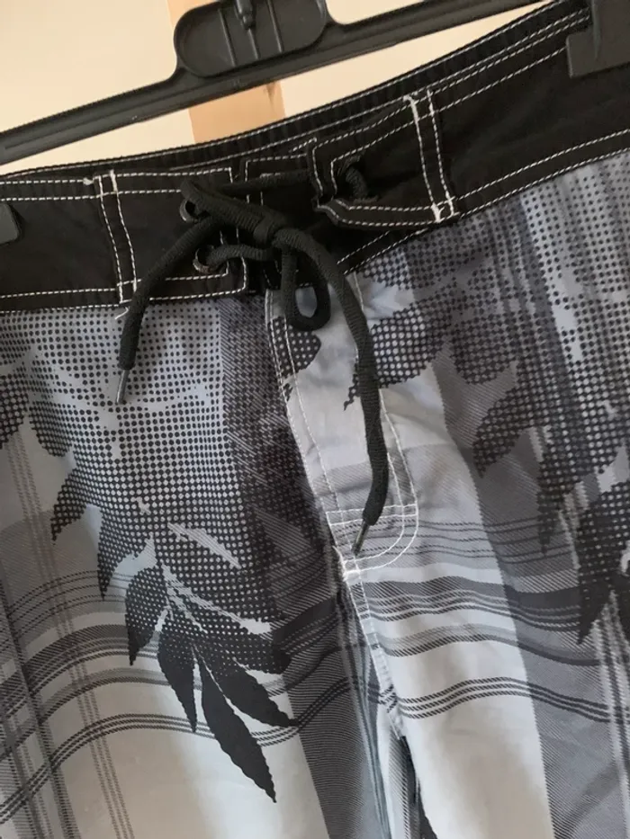 Short de bain homme Jules XL – motifs tropicaux gris/noir - photo numéro 2
