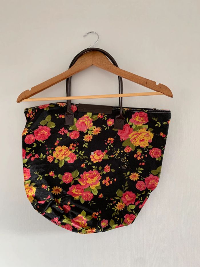 Sac noir et fleurs - photo numéro 3