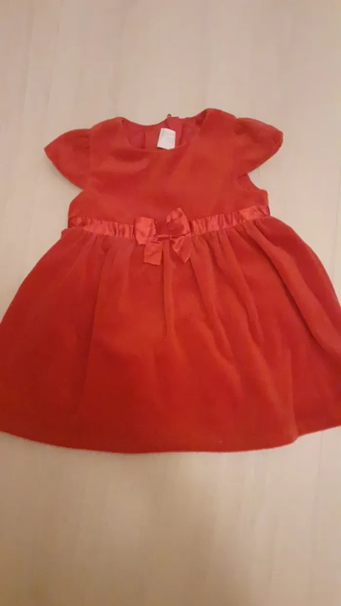 Robe en velours rouge - photo numéro 2