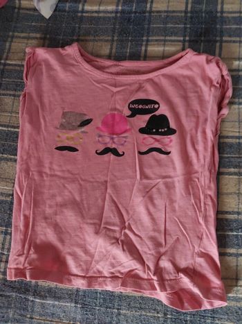 Tee-shirt rose avec motifs taille 8 ans