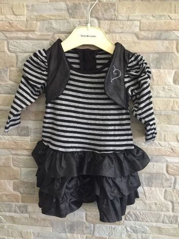 Robe noire à volants 9M