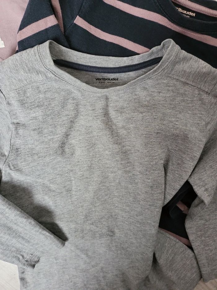 Lot 3 t-shirts manches longues garçon 4 ans vertbaudet très bon état - photo numéro 4