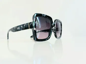 Lunette de soleil femme carrée Polarisée grise léopard verres dégradés UV protection catégorie 3