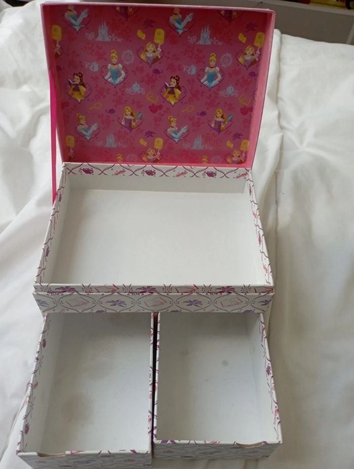 Boîtes à bijoux Disney avec divers accessoires - photo numéro 2