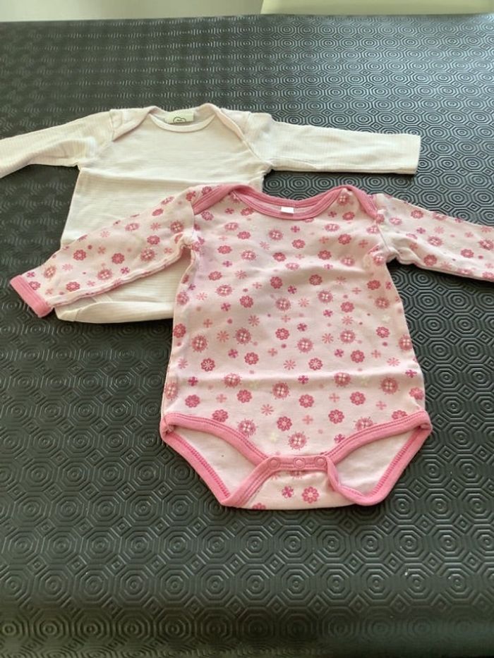 2 bodys manche longue coton taille 6 mois