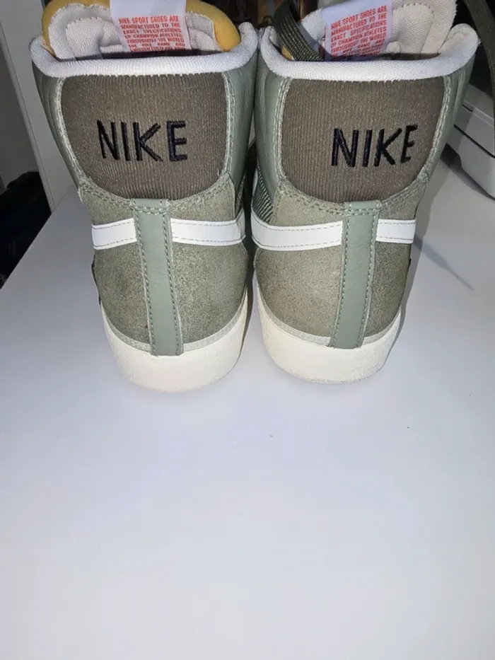 Nike blazer Mid 77 pro club olive bon état - photo numéro 10