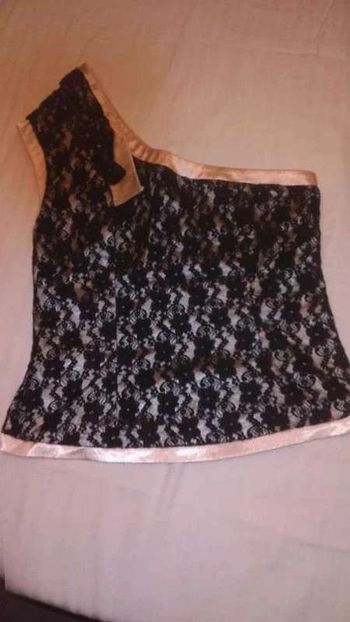 Haut  dentelle noir et rose Morgan T38