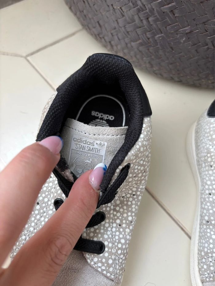 Adidas Stan Smith enfant - à motif pois - 100% cuir - lacets élastique - pointure 24 - photo numéro 3