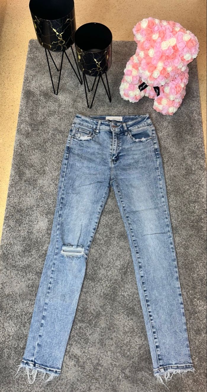 Jeans slim NEUF - photo numéro 2