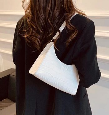 Petit sac à main baguette croco blanc