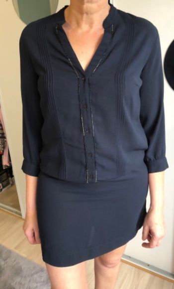 Robe marine avec perles