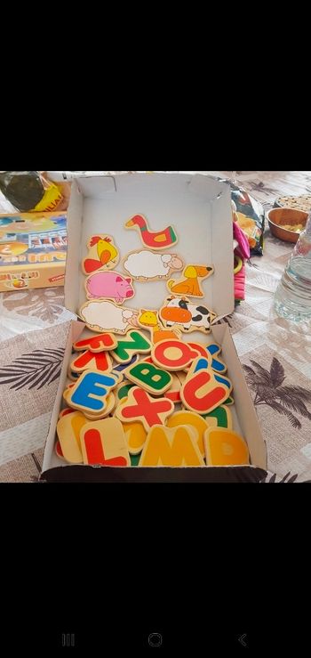 lettre et chiffres en bois