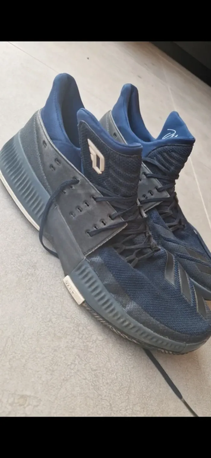 Basket adidas dame 3 marine  taille 52 2/3 tres  bon etat - photo numéro 2
