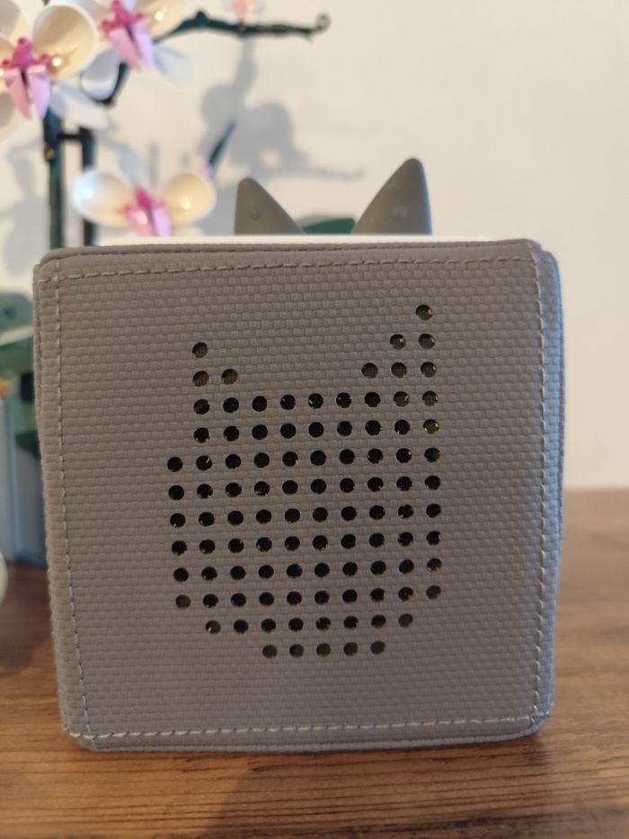 Toniebox grise comme neuve avec son chargeur - photo numéro 3