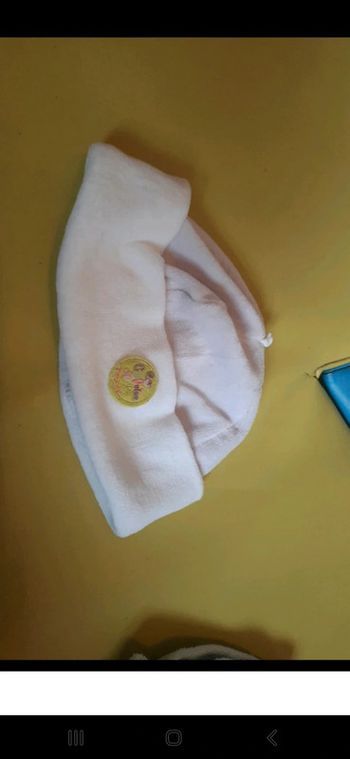 Bonnet bébé et 1 paire chaussette offerte