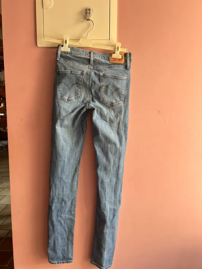 Jean levi’s blue ciel 399 slimming skinny W25 L32 - photo numéro 3