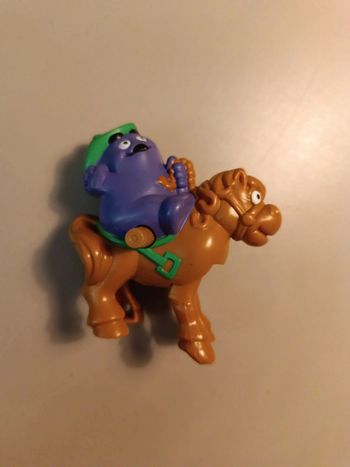 Une figurine RARE Grimace McDonald's 1995 avec un cheval