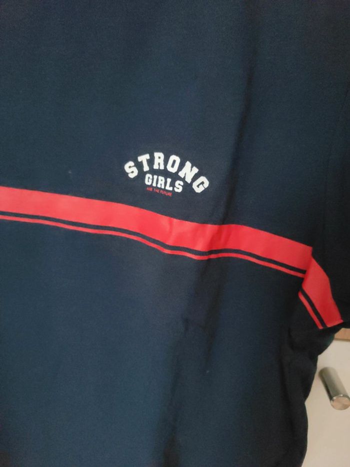 T-shirt bleu et rouge 12 ans - photo numéro 2