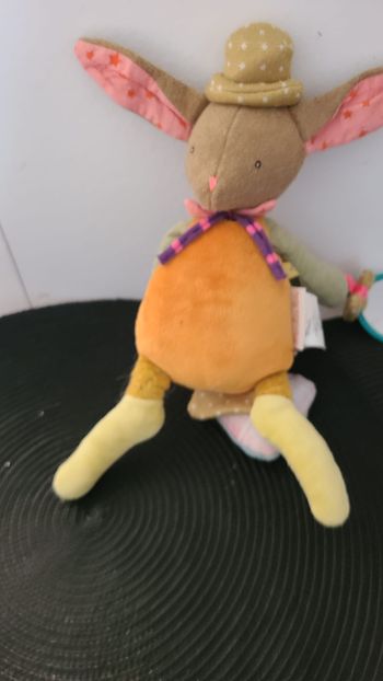 doudou peluche activités lapin jaune vert Les Tartempois MOULIN ROTY