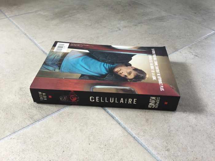 Livre cellulaire de Stephen King - photo numéro 4
