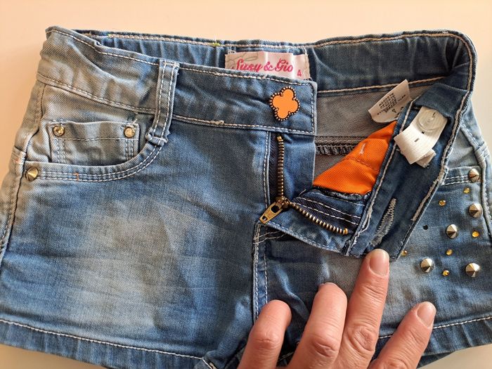Très beau short en jean fille 4 ans TBE - photo numéro 4