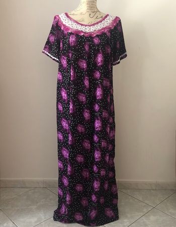 Djellaba noire et violette