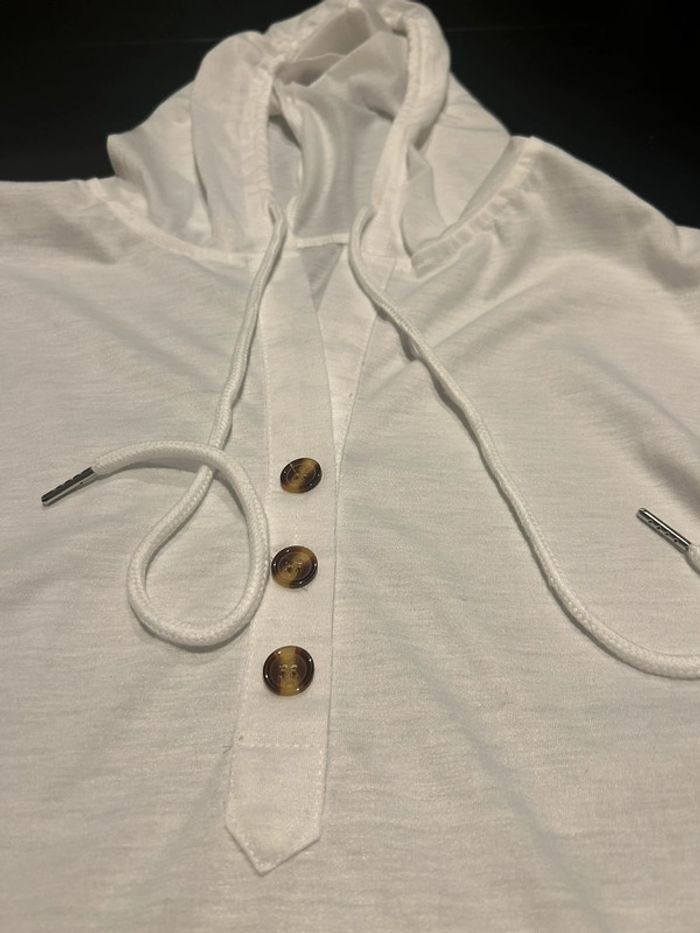 TEE shirt capuche  blanc manche longue taille L - photo numéro 2
