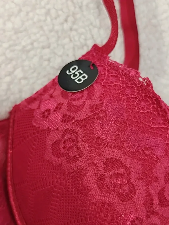 Soutien gorge 95B Lili et Zoé framboise neuf - photo numéro 2