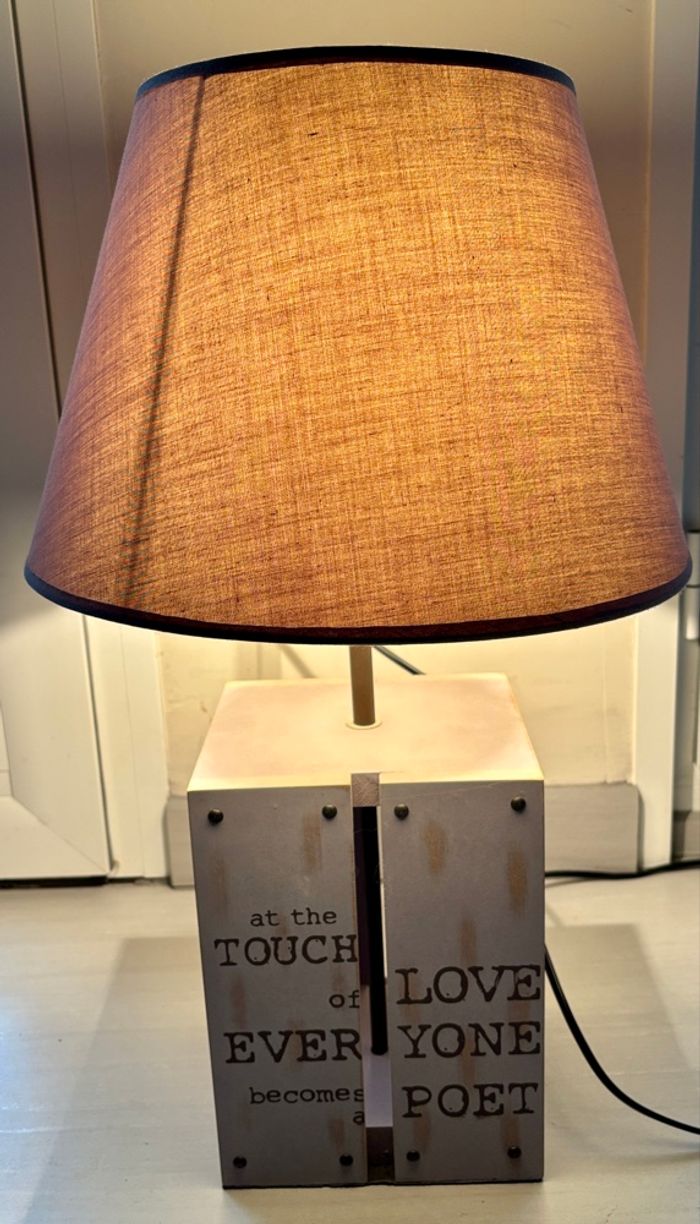 Jolie Lampe sur Pied en Bois avec un abat-jour couleur taupe - photo numéro 5