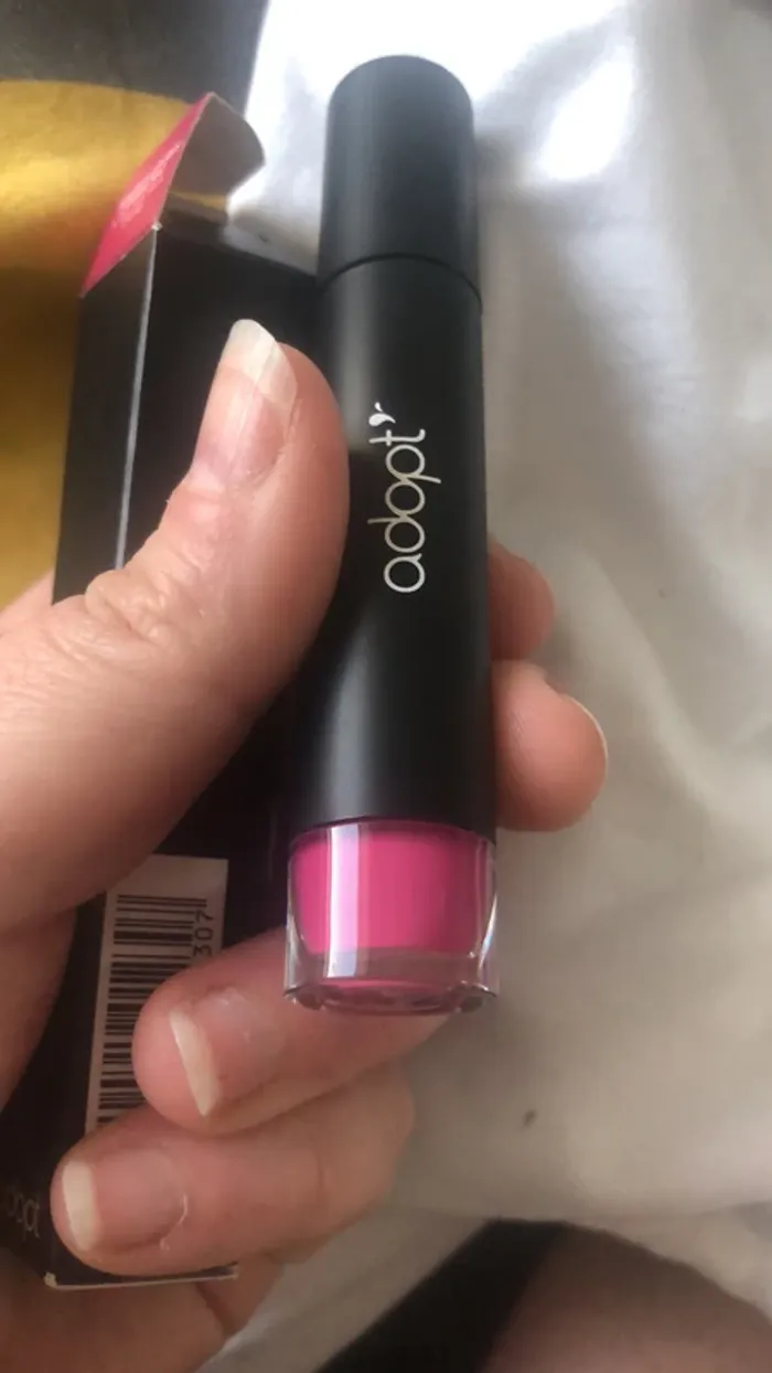 Rouge à lèvre liquide mat fuchsia - photo numéro 5