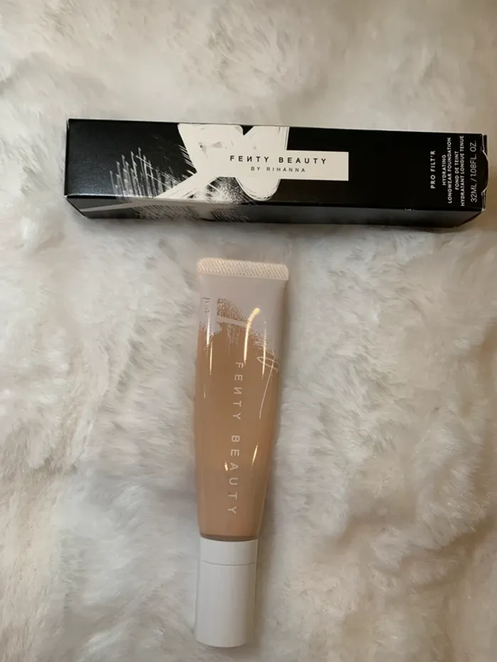Fond de teint Fenty Beauty teinte 200 ( me contacter avant achat svp ) - photo numéro 5