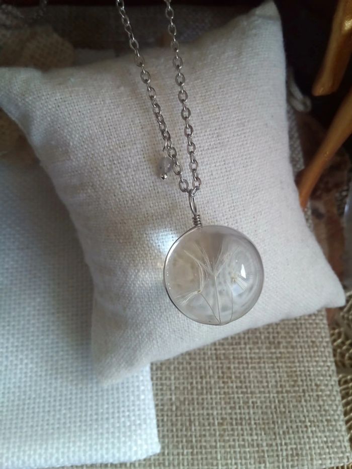 Collier sphère de graines naturelles et pierre de labradorite