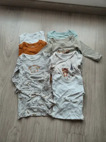 8 body taille 12 mois