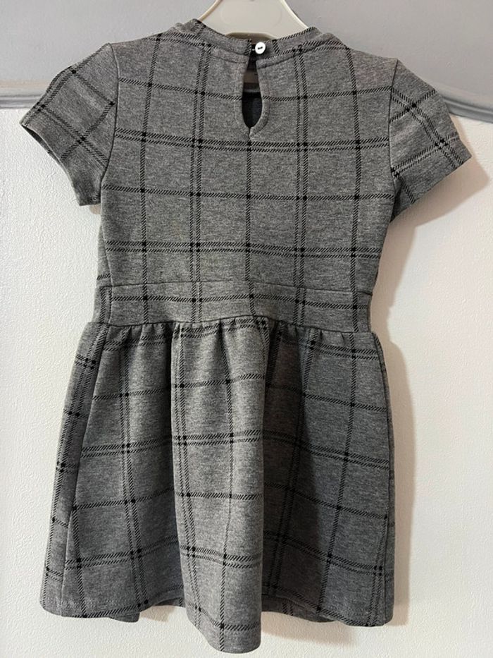 Robe fille taille 4 ans marque Kiabi très bon état - photo numéro 3