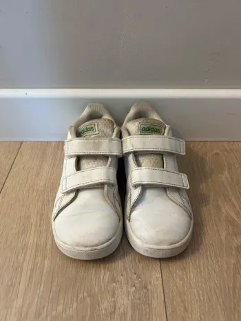 Basket Adidas Advantage blanc et vert Pointure 27