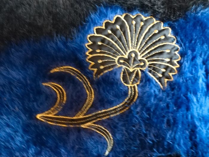 Pull d'hiver avec motif floral doré - photo numéro 3