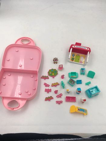 Valises de figurines mini univers Hôpital Hello Kitty Sanrio Toho