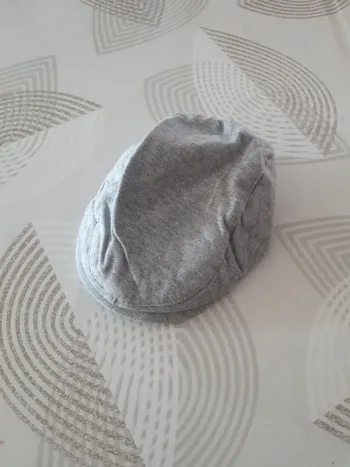 Casquette grise