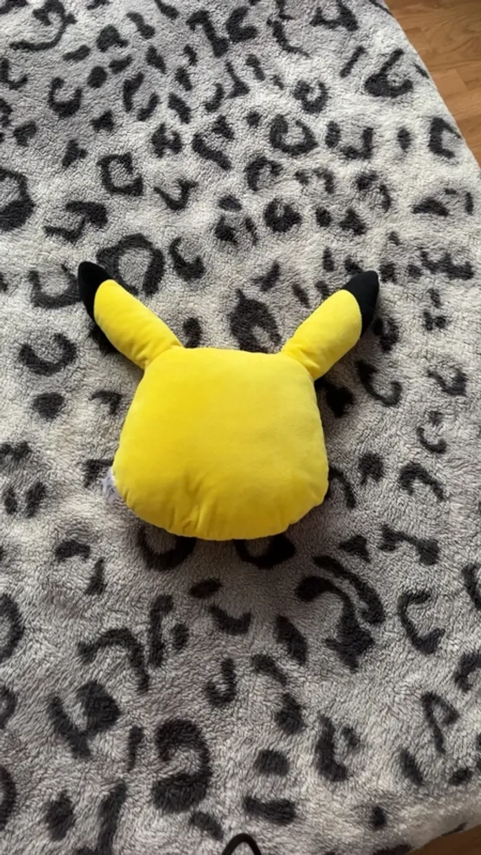 Coussin pikachu (petit ) - photo numéro 2