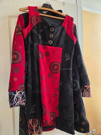 Robe rouge et noire