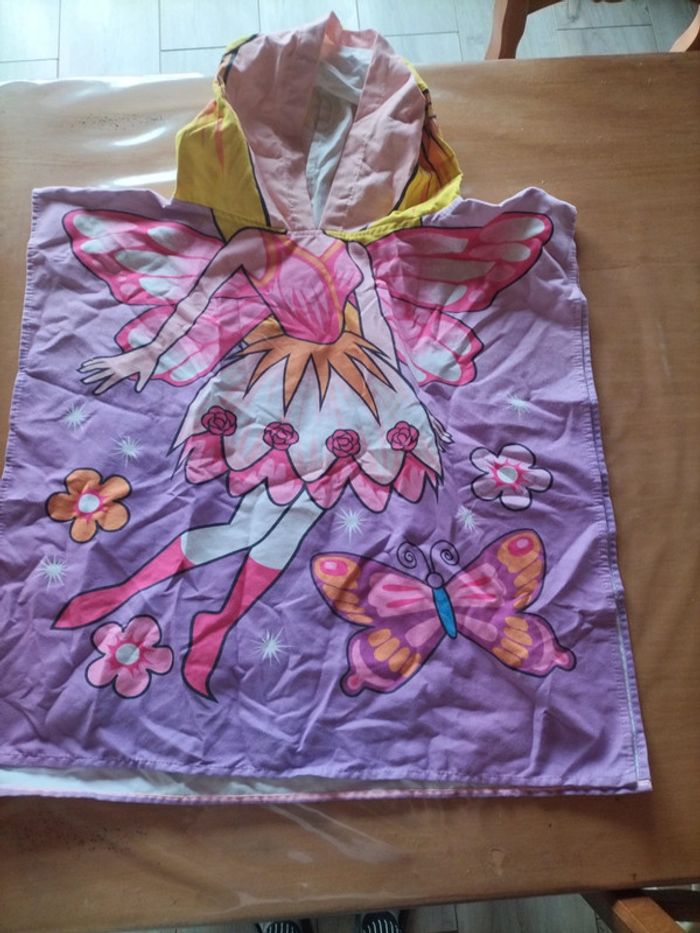 Poncho bain, piscine violet fée