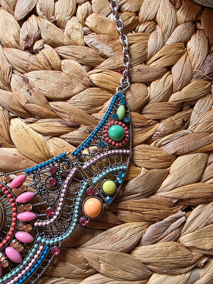 Joli collier fantaisie type plastron - photo numéro 4