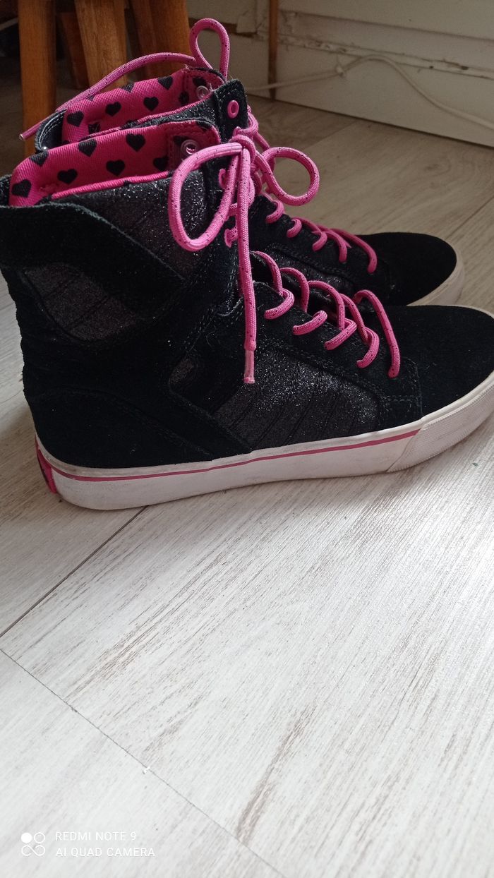 Baskets montantes noir  et rose  Supra pointure 37 très bon état - photo numéro 2