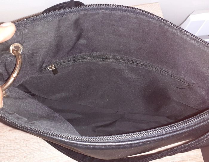 Sac à main noir - Boucle dorée - photo numéro 4